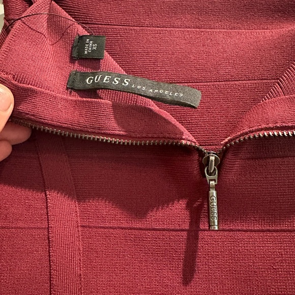 Guess Burgundy pencil skirt. XS. Like new - Picture 4 of 5